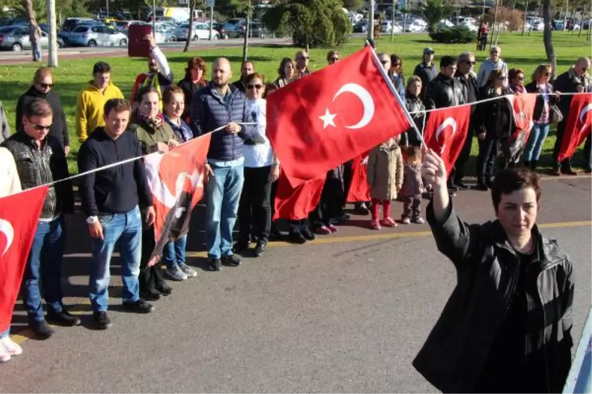 Kadıköy\'de "Ata\'ya Saygı Zinciri"