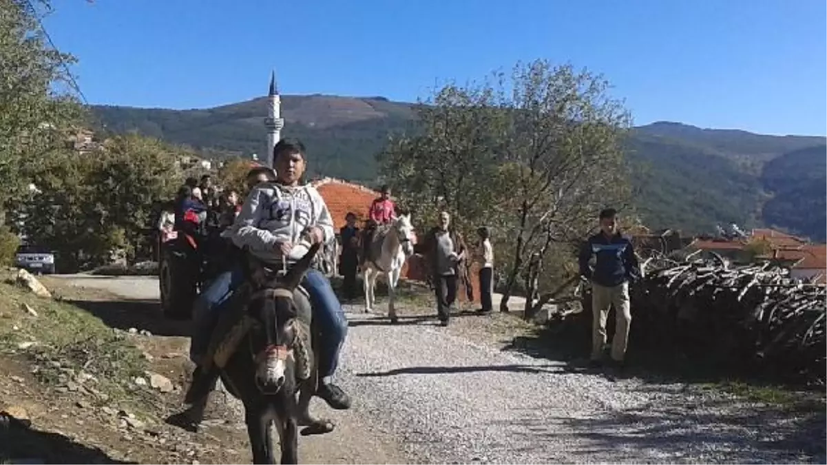 Kış Geldi, Öğrenciler Traktörle Okula Gidiyor