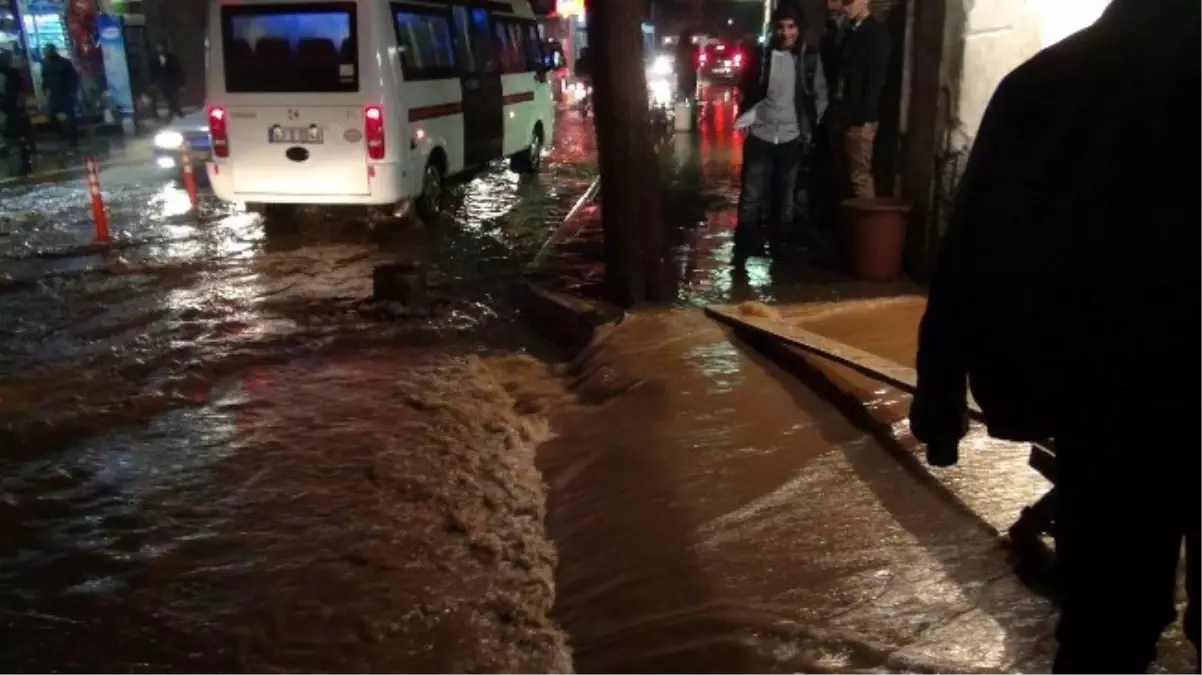 Siverek\'te Aşırı Yağış Sele Neden Oldu