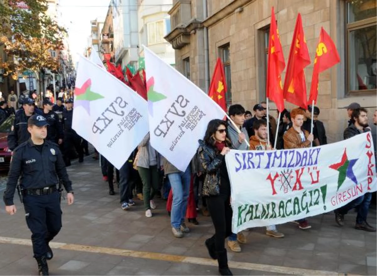 Üniversiteli Öğrenciler YÖK\'ü Protesto Etti