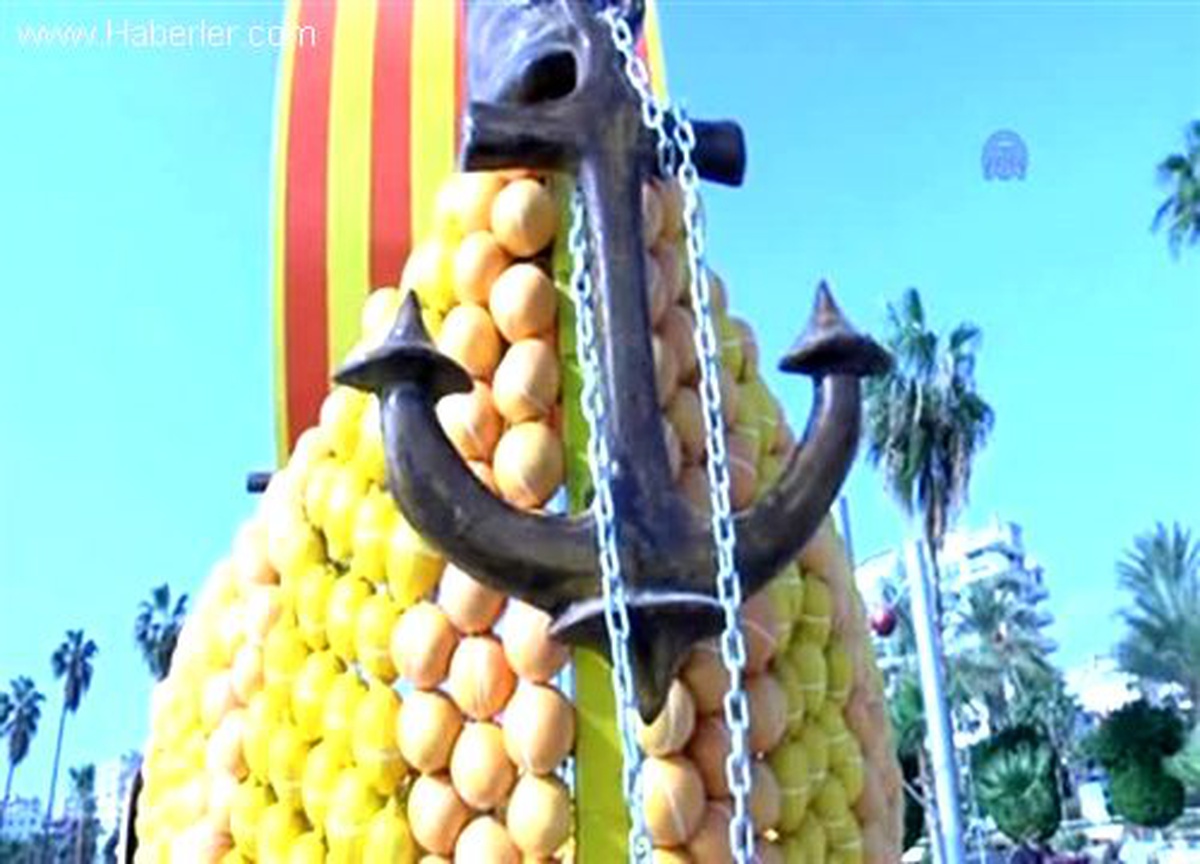 70 ton narenciyeyle kenti süslüyorlar