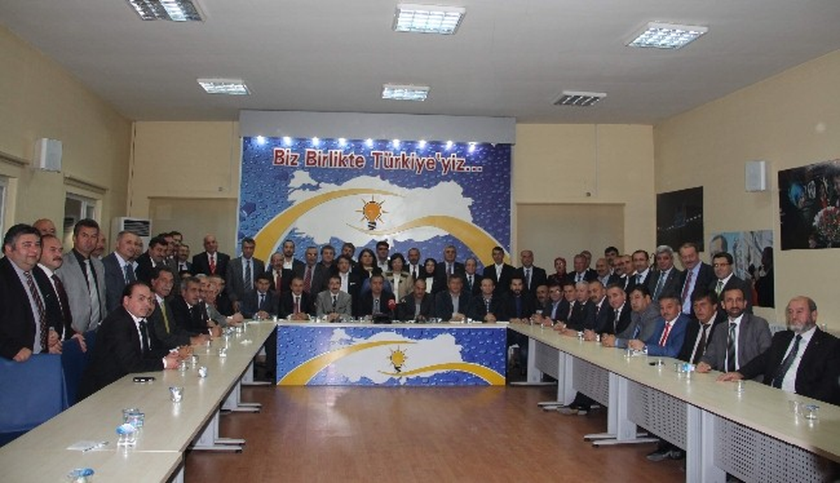 AK Parti\'den Aday Adaylarıyla Değerlendirme Toplantısı