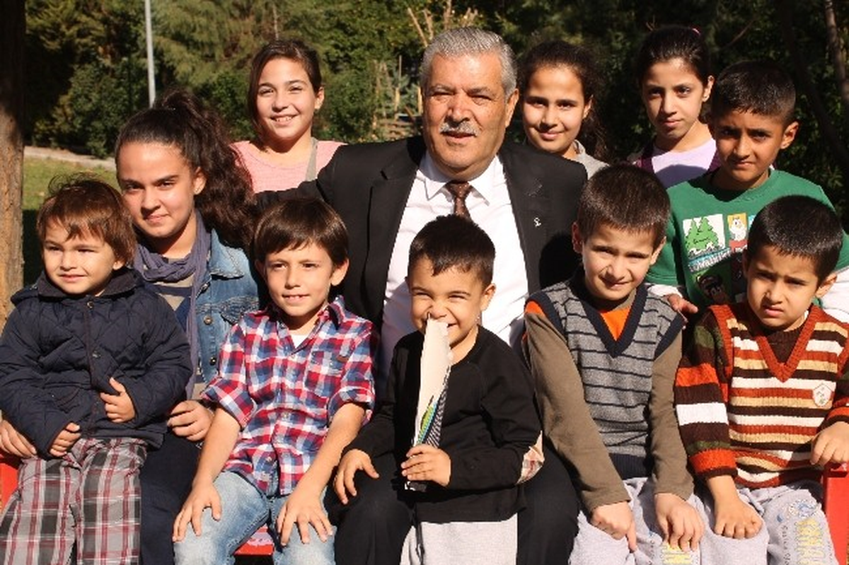 AK Parti\'li Aday Adayı Hakkı Atila, Küçüklerle Buluştu