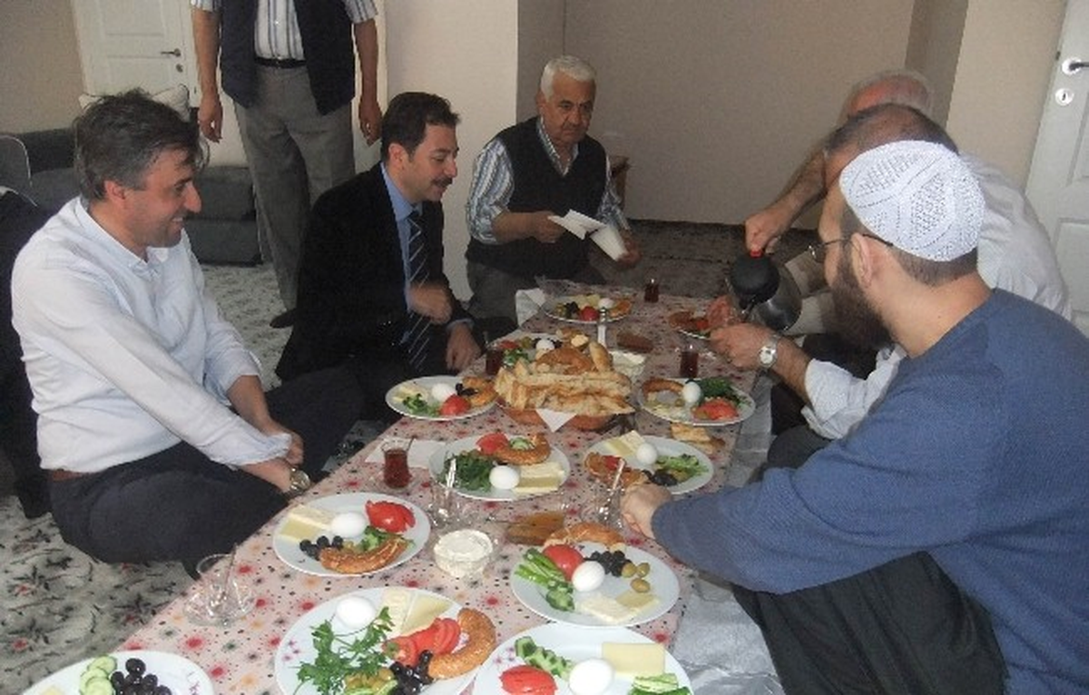 Altuğ Atalay, Dost Kapısı Derneği\'ni Ziyaret Etti