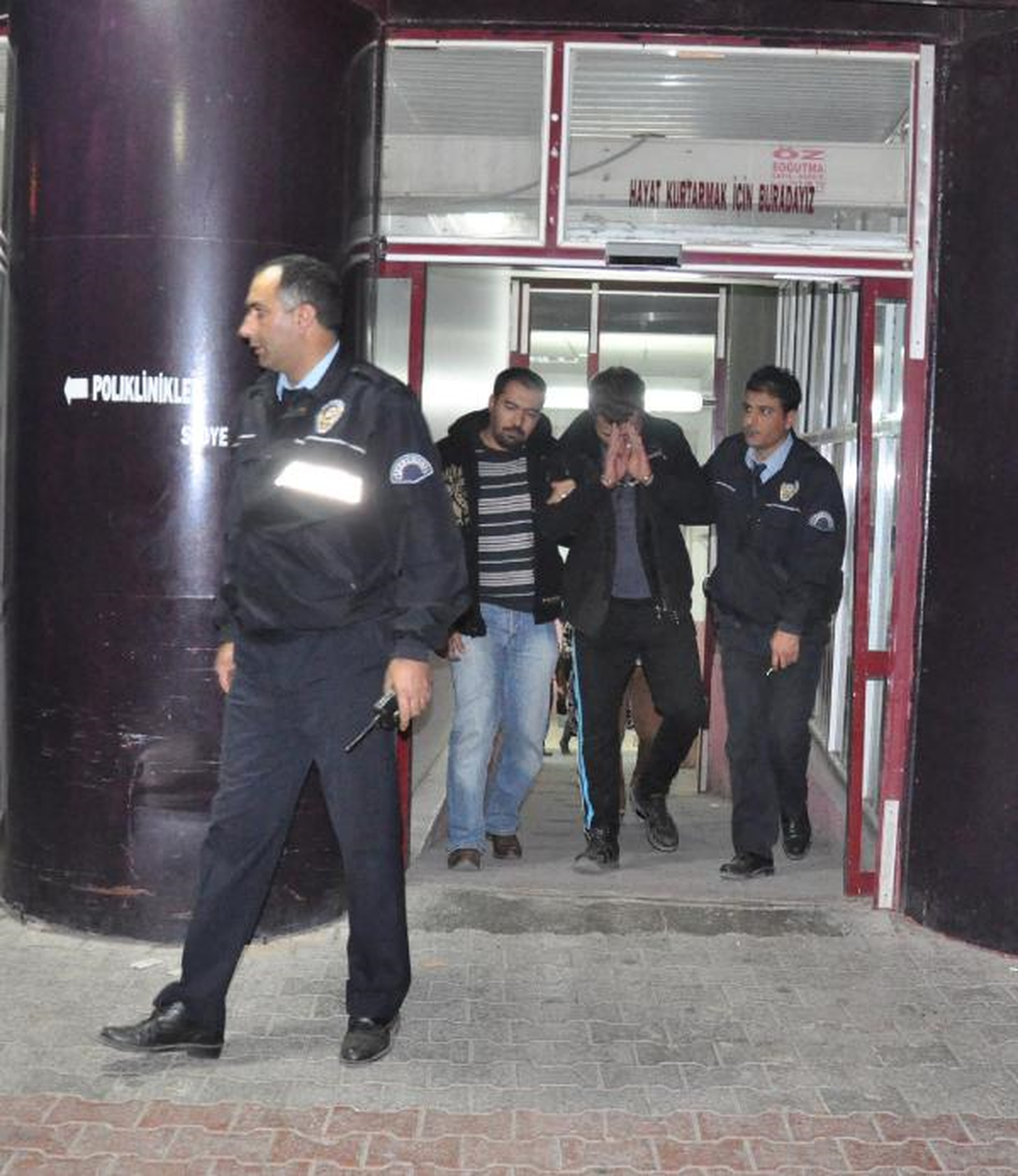 Apartman Garajında Yakalanan Şüpheli, Tuvalet Bahanesiyle Kurtulmak İstedi
