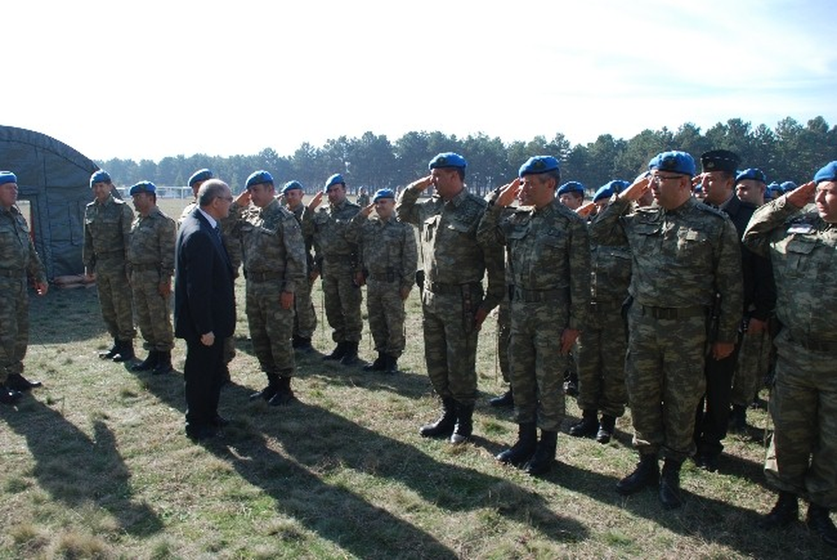 Askerler Vali Özçimen\'le Fidan Dikti
