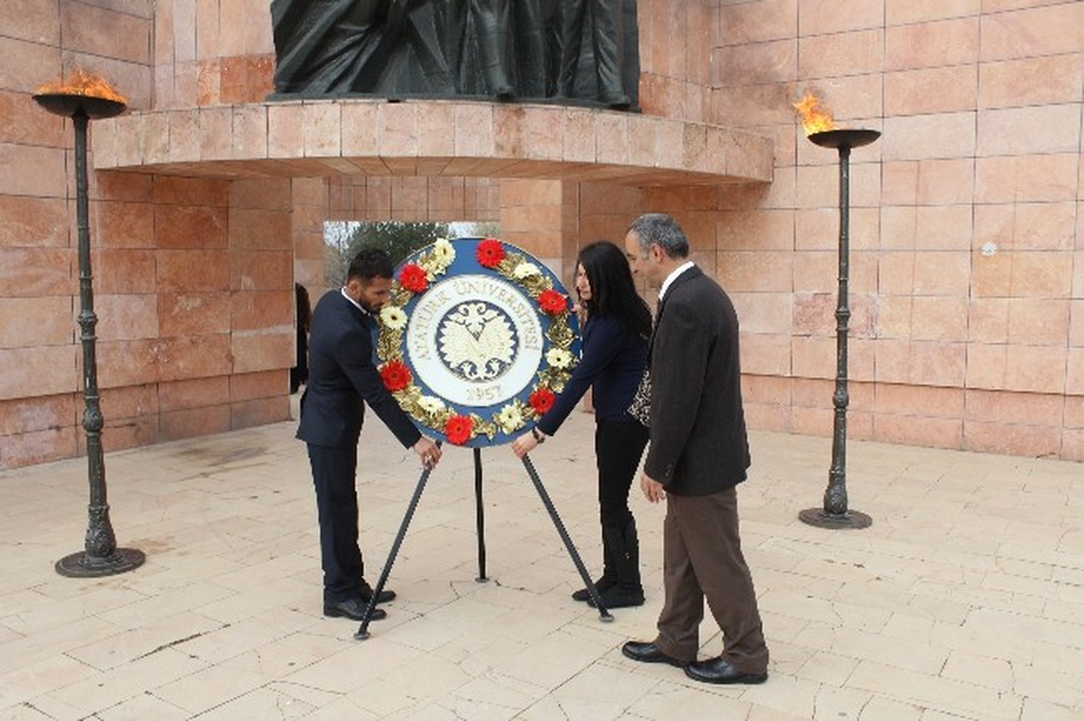 Atatürk Üniversitesi Atatürk\'ü Andı