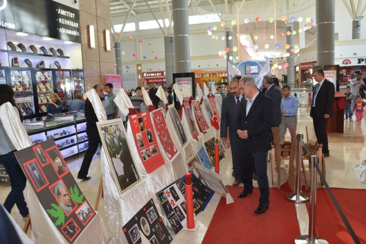 Başkan Kadir Kara, 10 Kasım Atatürk Fotoğraf Sergisini Gezdi