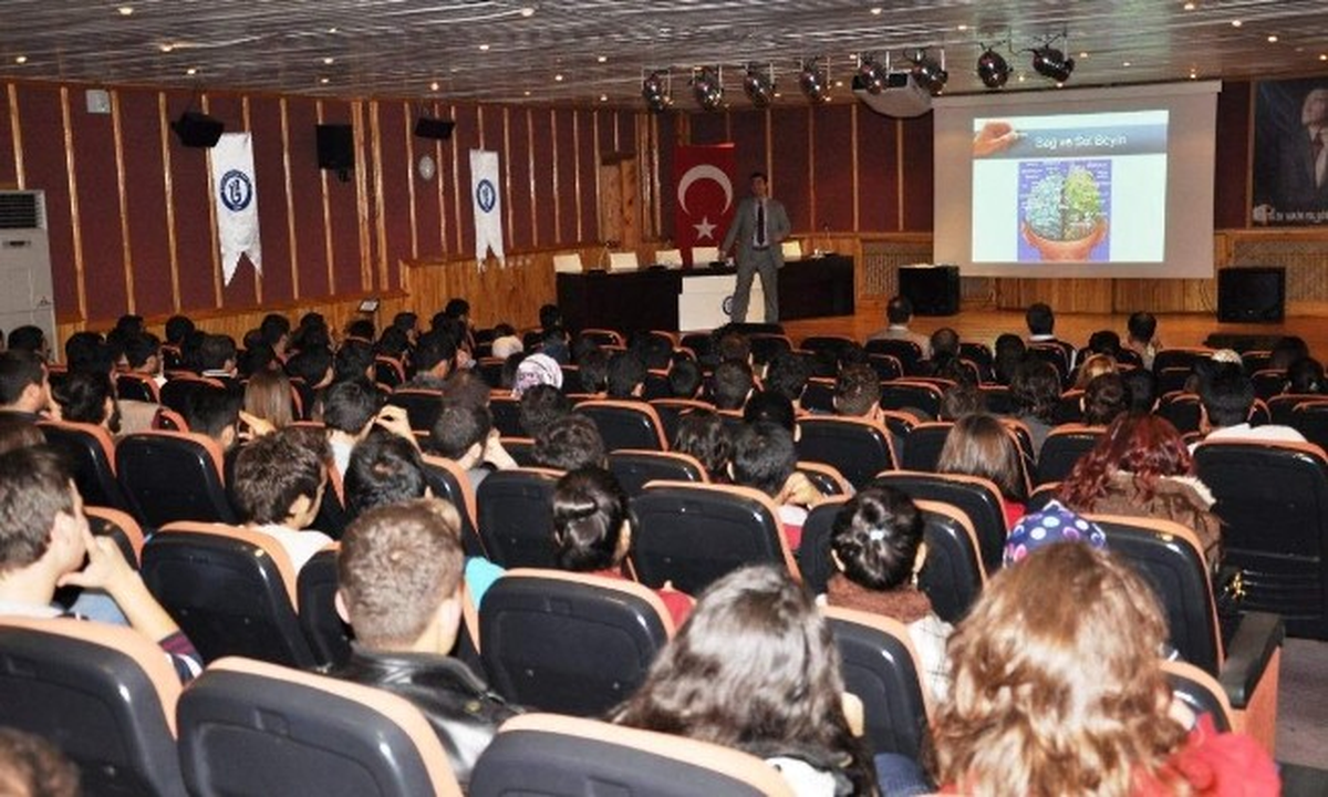 BÜ\'de, YBS\'de Kariyer Semineri Düzenlendi