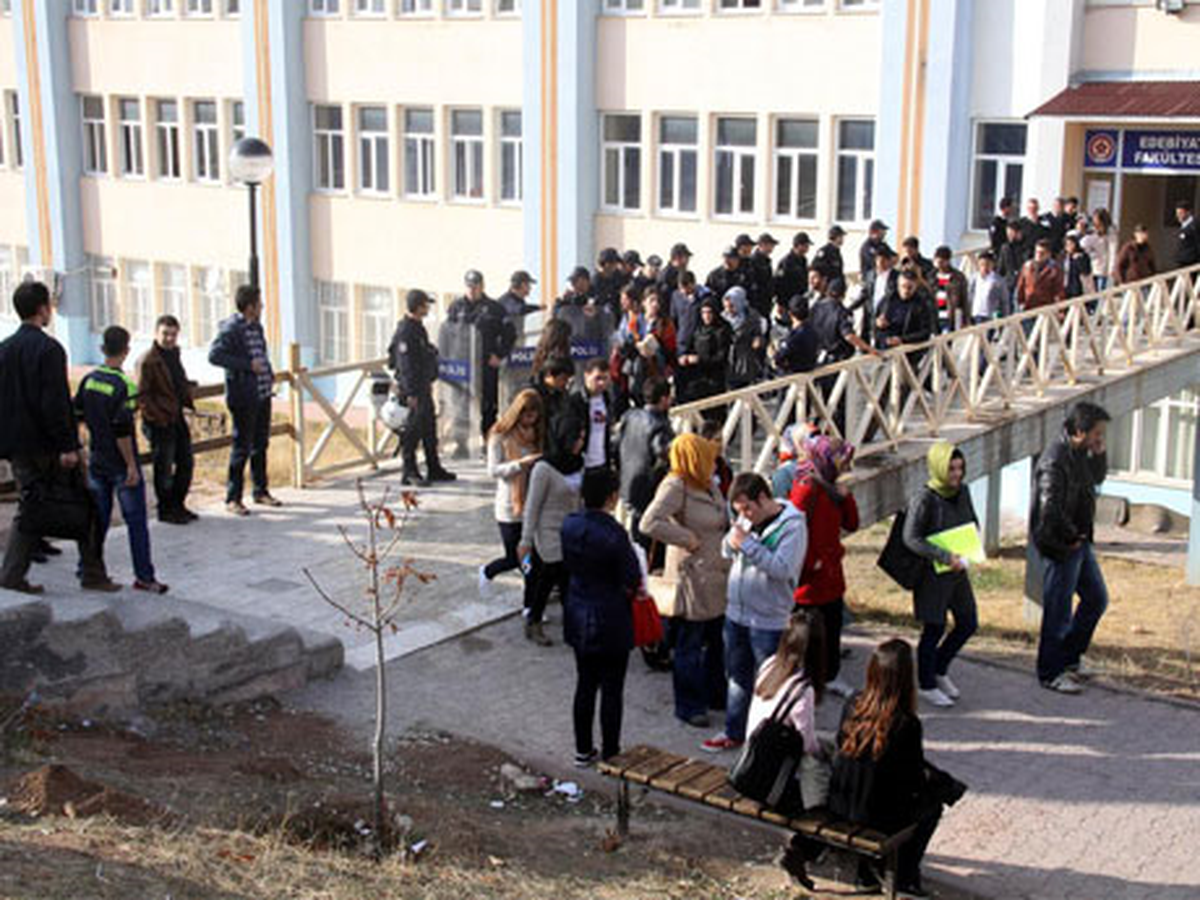 İki Üniversitede Karşıt Öğrenciler Arasında Kavga Çıktı