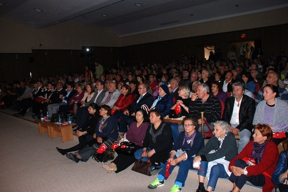 Didim\'de Ata\'ya Saygı Konseri Düzenlendi