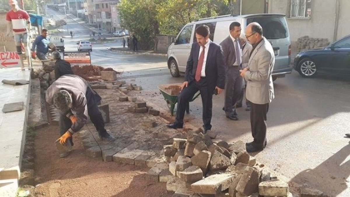 Dilovası\'nda Bozulan Kaldırımlar Onarılıyor