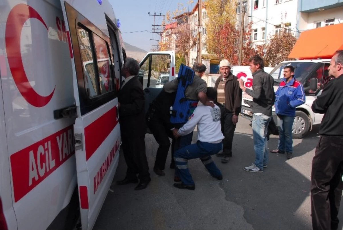 Elbistan\'da Trafik Kazası: 2 Yaralı