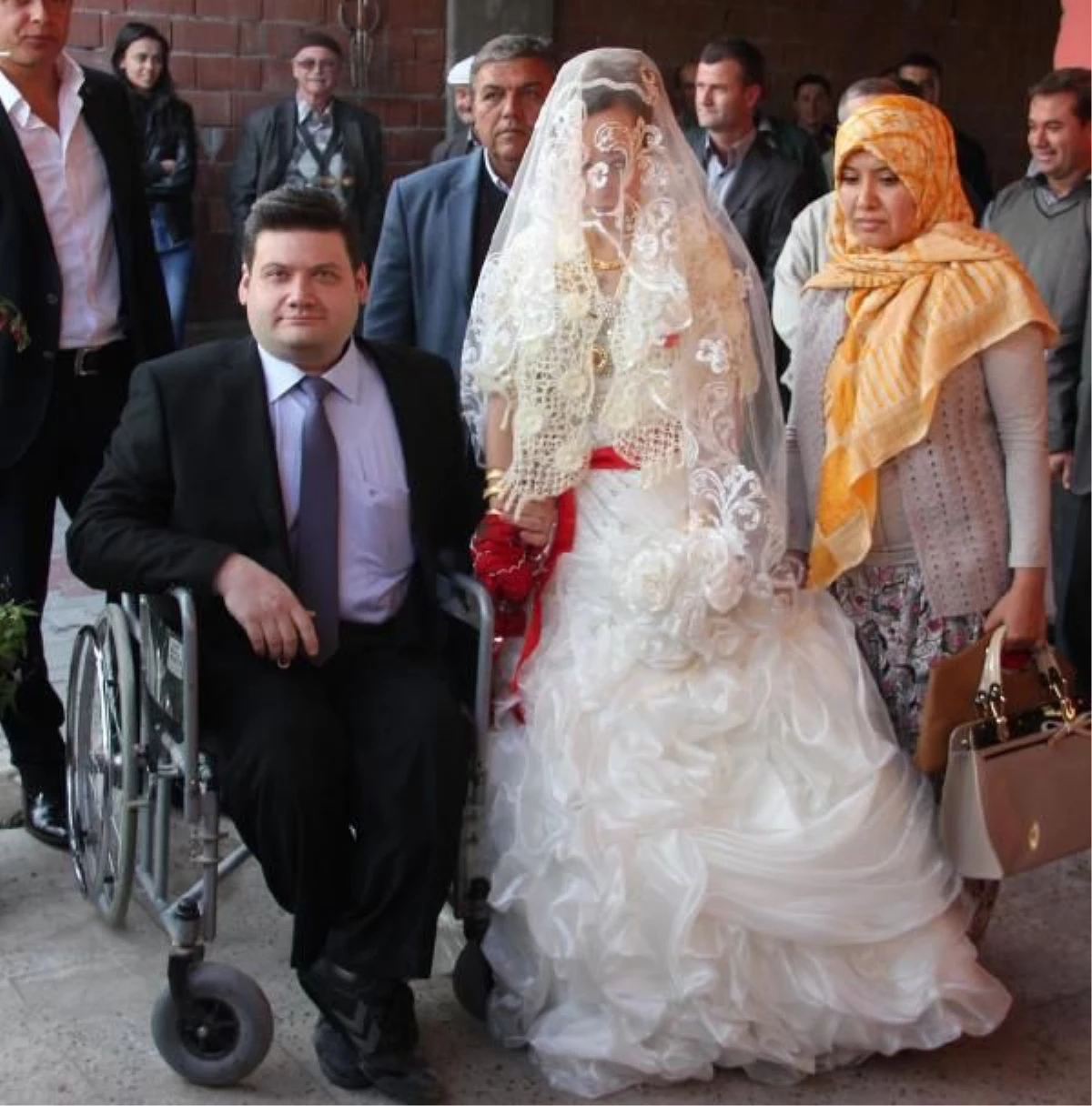 Engelli Damada Düğün Hediyesi Akülü Sandalye