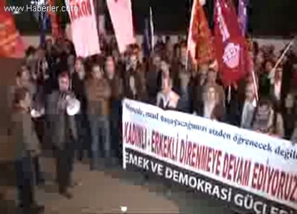 Galatasaray\'da Kadınlı Erkekli Protesto