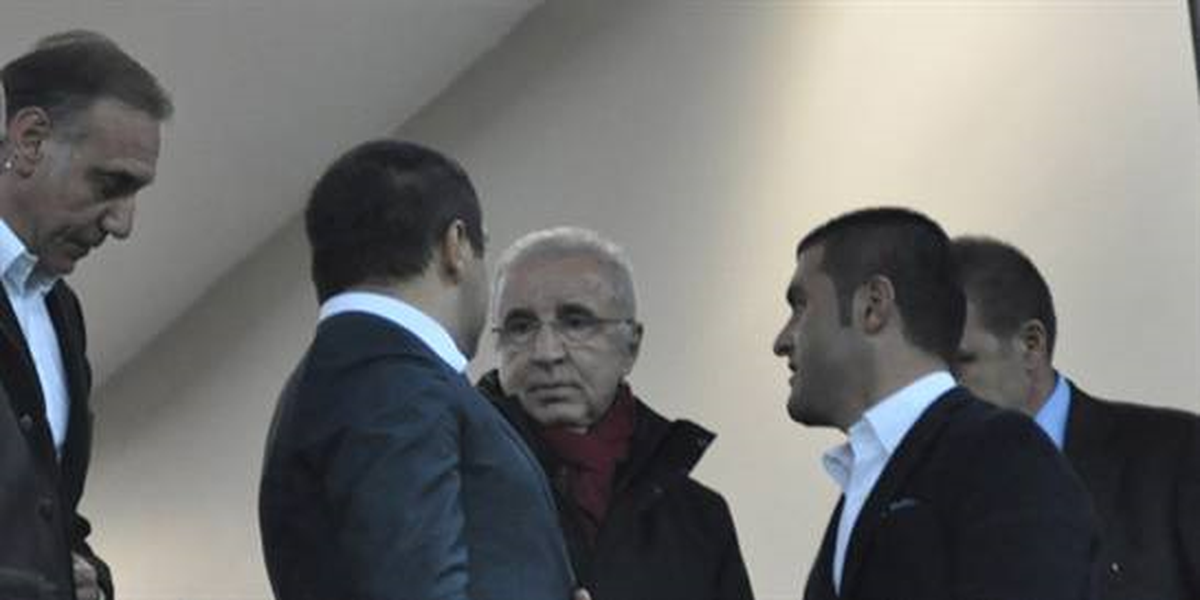 Galatasaray Yönetimi Olağanüstü Toplantı Yaptı