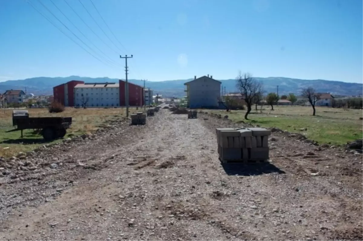 Gediz\'in Muhipler Mahallesinde Yol Düzenleme Çalışması