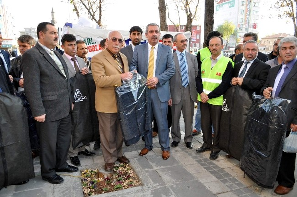 Hizmet_iş\'ten Suriyeliler\'e Yardım