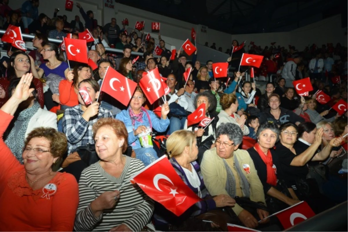 İzmir\'de Ata\'ya Yakışan Anma Töreni Gerçekleştirildi