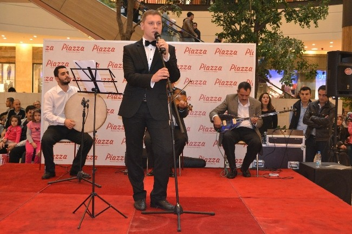 Kahramanmaraşlılar "Atatürk"Ü Piazza\'da Andı