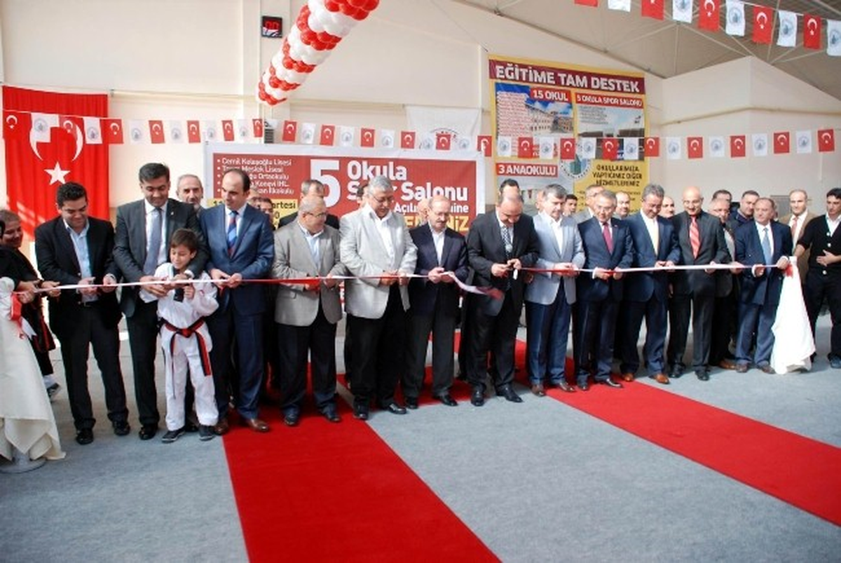 Karatay\'da 5 Okula Yapılan Spor Salonu Törenle Açıldı