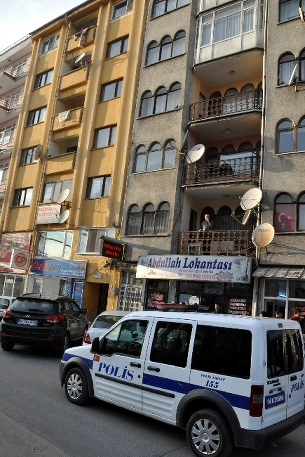 Laf Attıkları Kızların Yanındaki Erkeği Bıçakladılar
