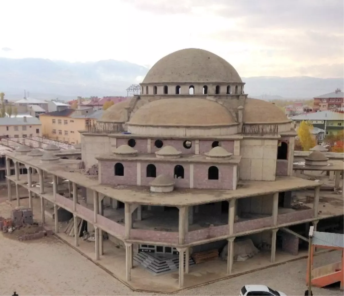 Muradiye Yeni Merkez Camii İnşaatı Hayırseverlerin Yardımını Bekliyor