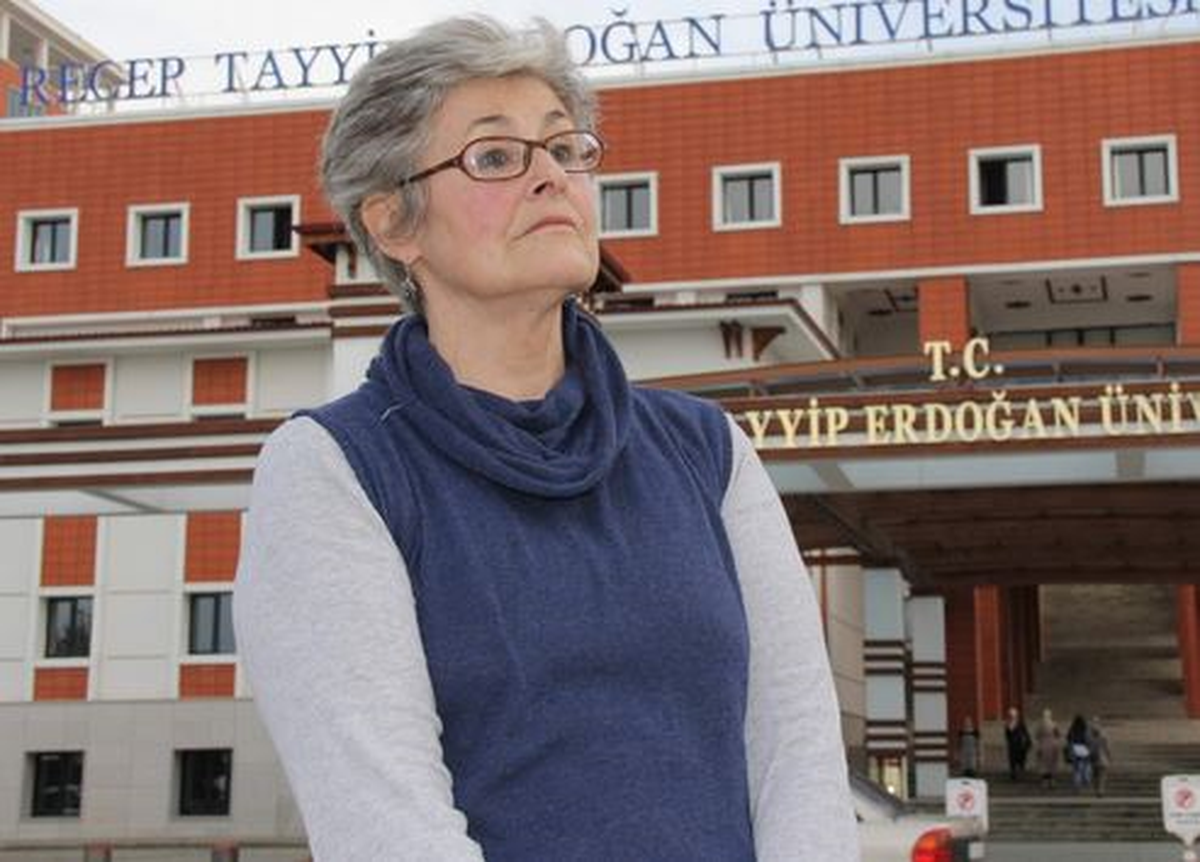 Okutman Görevine Son Verilmek İstendiğini İddia Etti