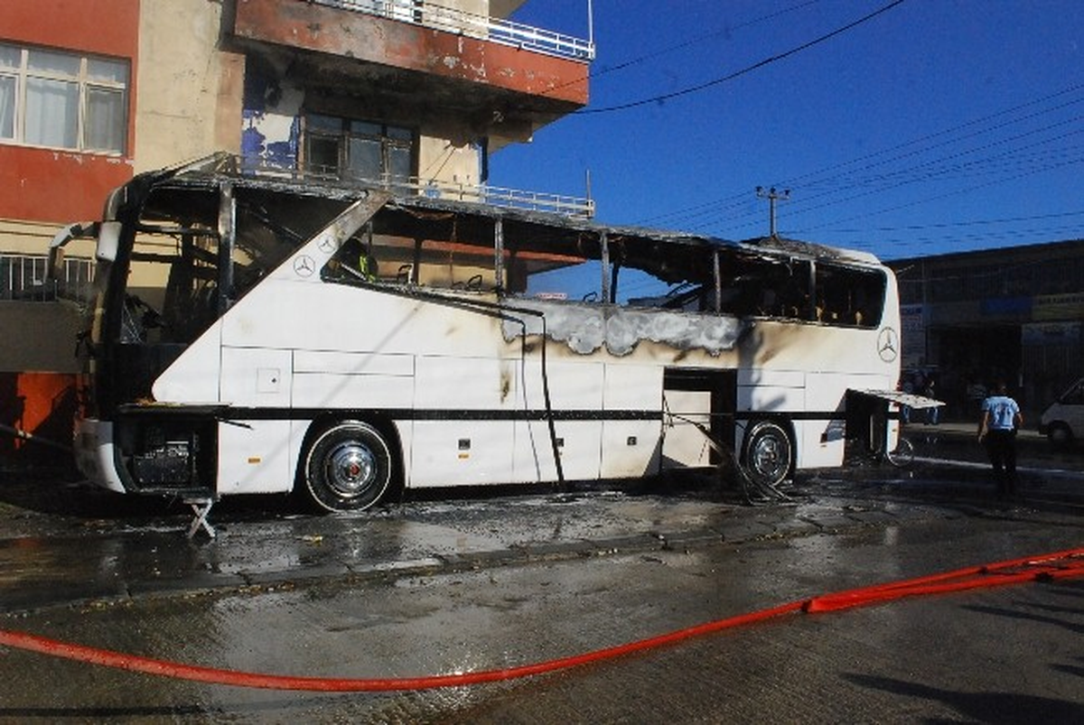 Otobüs, Birkaç Saniyede Kül Oldu