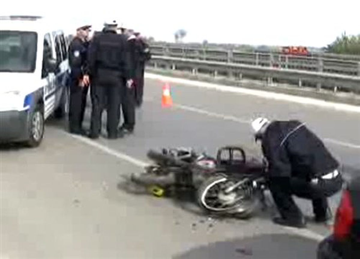 Otomobile Çarpan Kasksız Motosikletli Öldü