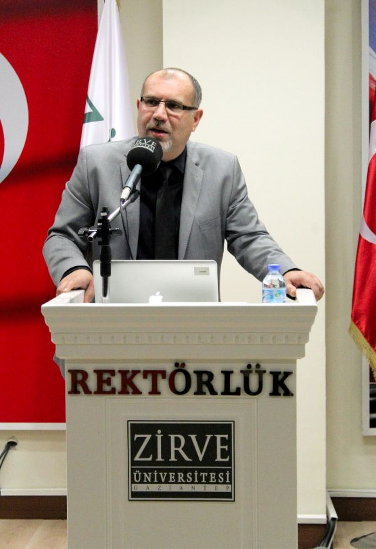 Özensiz İş Başvuruları Kişiyi Karamsarlığa İtebilir