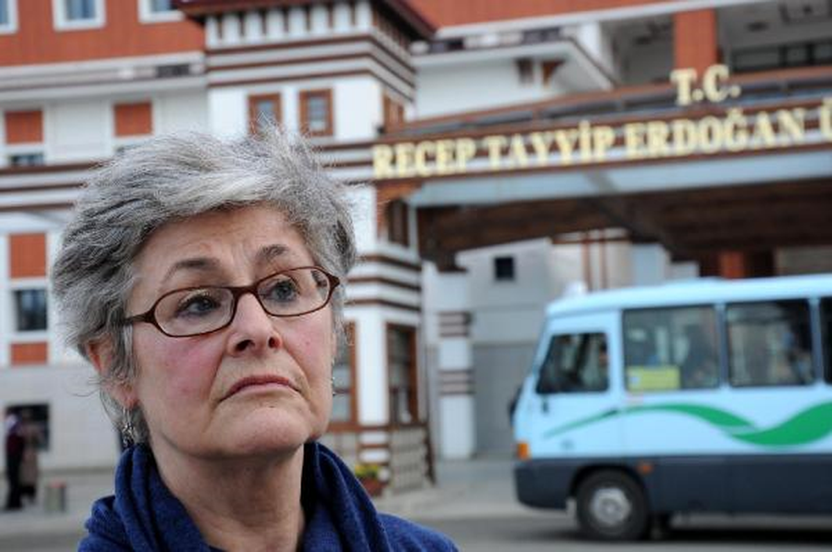 RTEÜ\'deki Avrupalı Öğretim Görevlisi Üniversiteye Alınmadı
