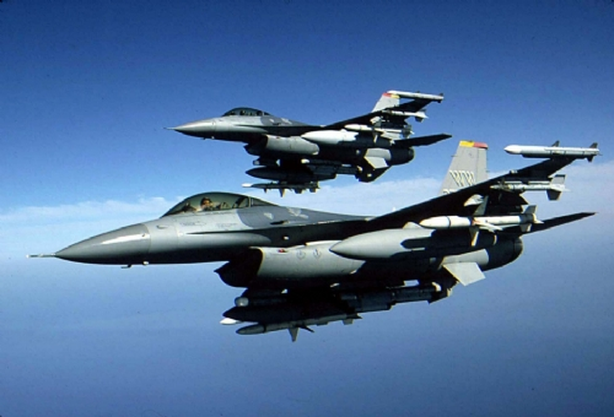 Türk F-16\'ları Rus Savaş Uçağını İzledi