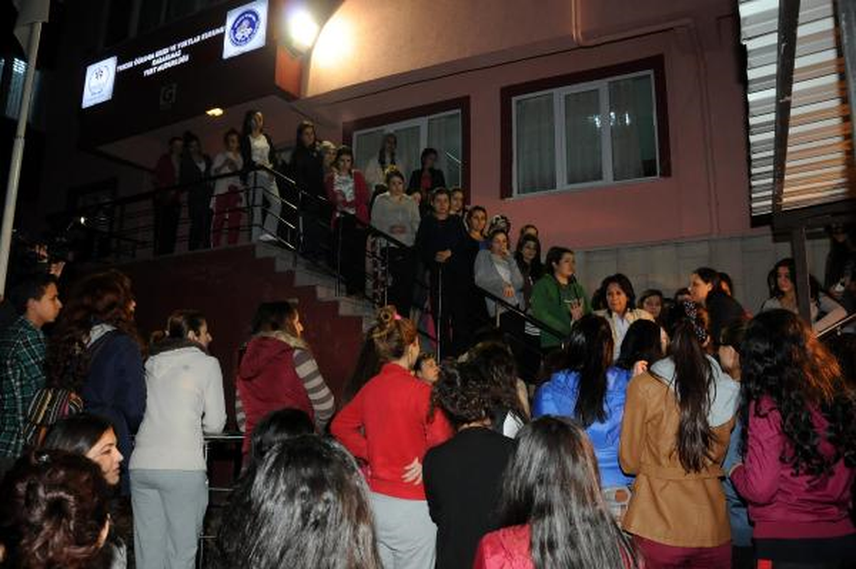 Pijamalarıyla Kız Kıza Eylem Yaptılar