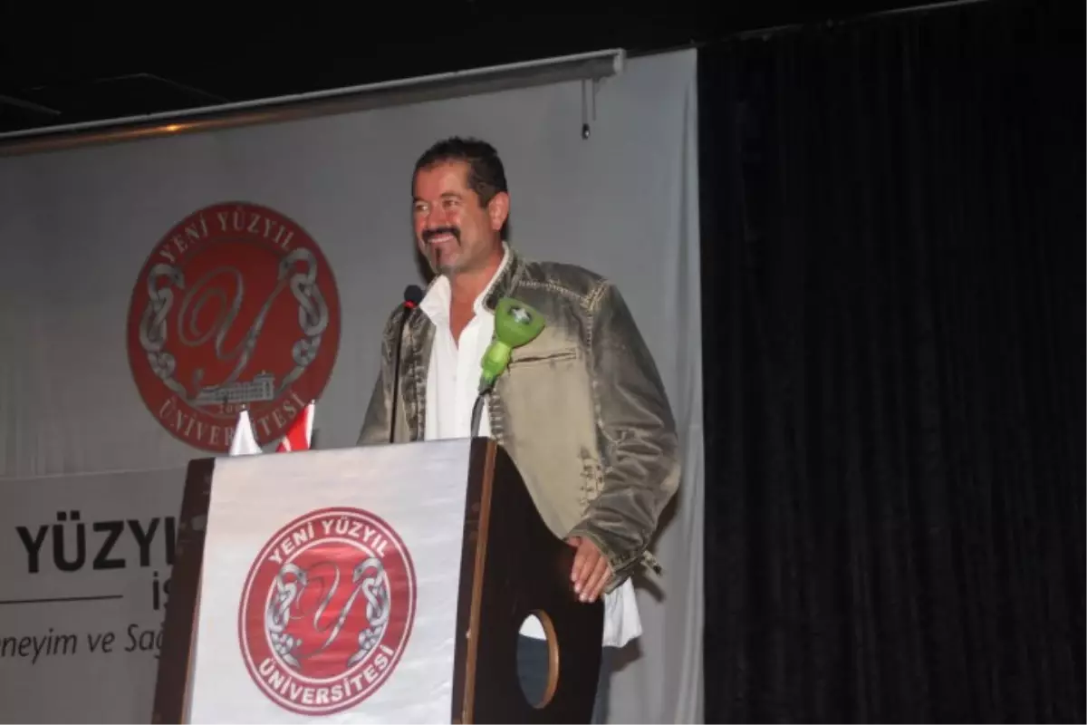 Ünlü Yönetmen Hakan Kurşun, Yeni Yüzyıl'da Seminere Katıldı