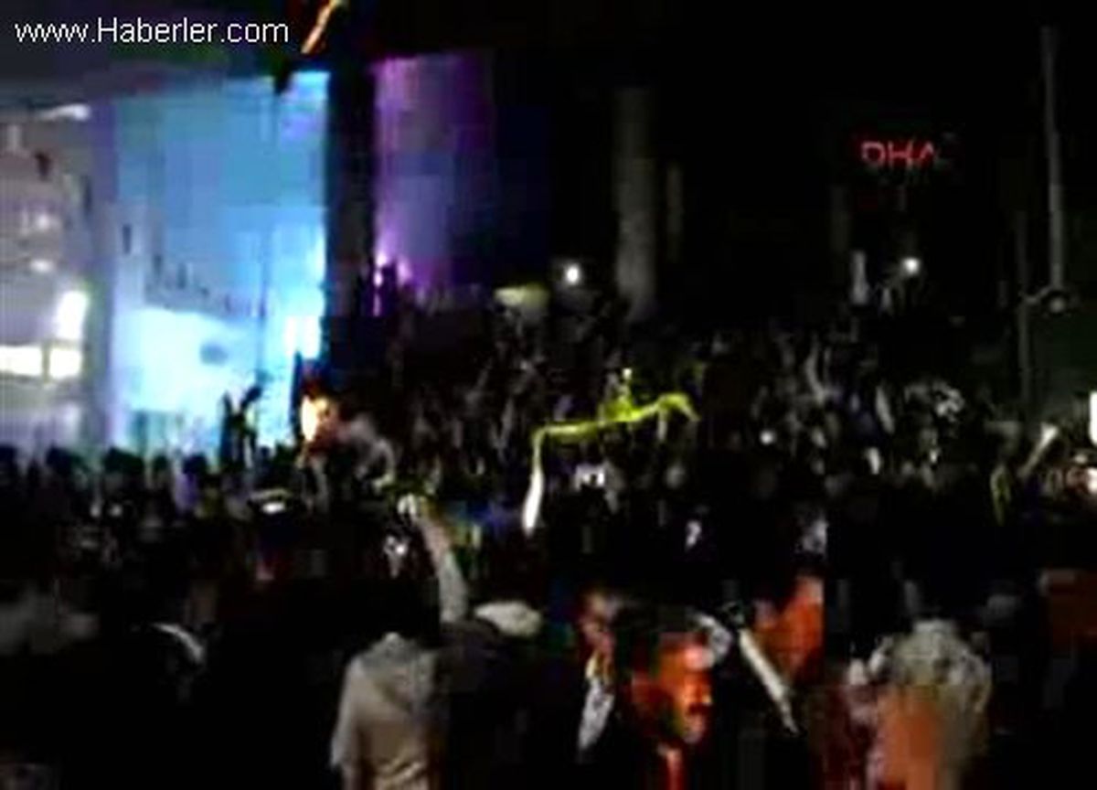 Van\'da Derbi Kutlamasında Kavga