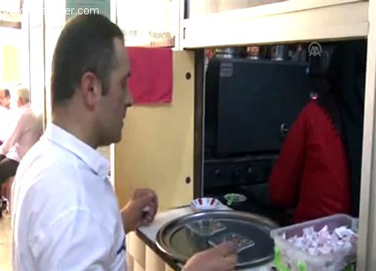 Yardım için gittiği çay ocağında eşinin patronu oldu