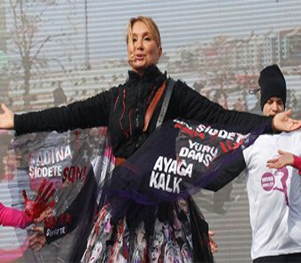 Yonca Evcimik\'ten Şafak Operasyonu
