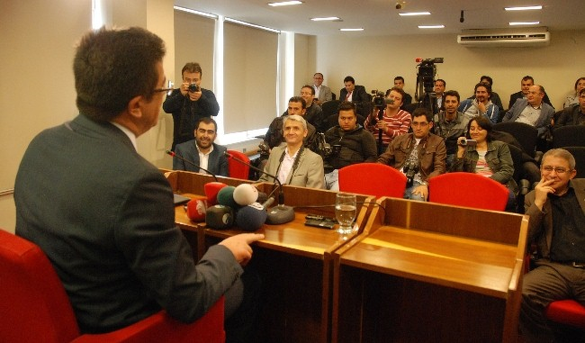 Zeybekci: "Başbakanın Tepkisi Bir Baba Tepkisidir"