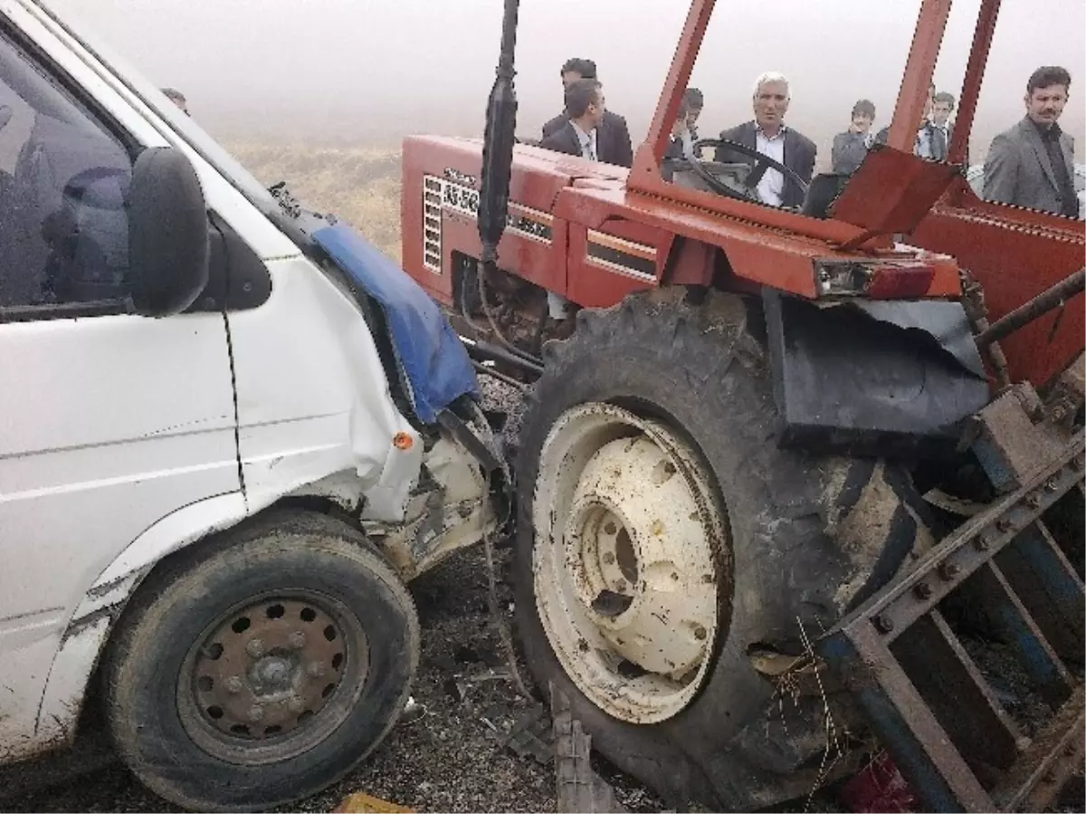 Adıyaman-Samsat Karayolunda Zincirleme Trafik Kazası: 3 Yaralı