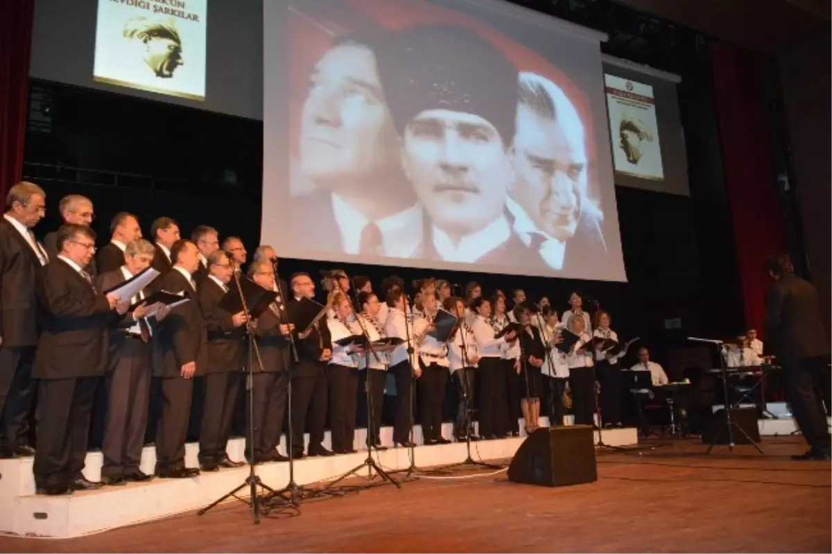 Atatürk\'ün Sevdiği Şarkılar Konserine Büyük İlgi