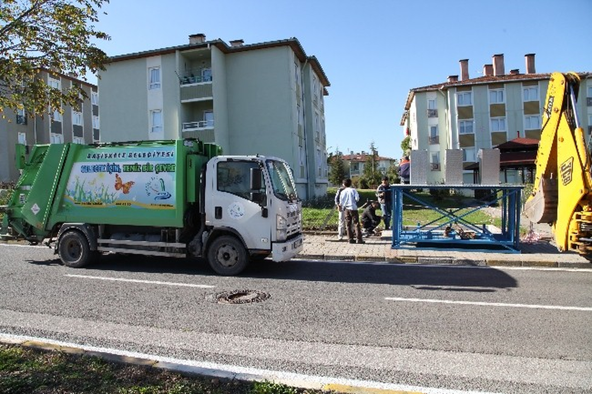 Başiskele\'de Yer Altı Çöp Konteynırları Yaygınlaşıyor