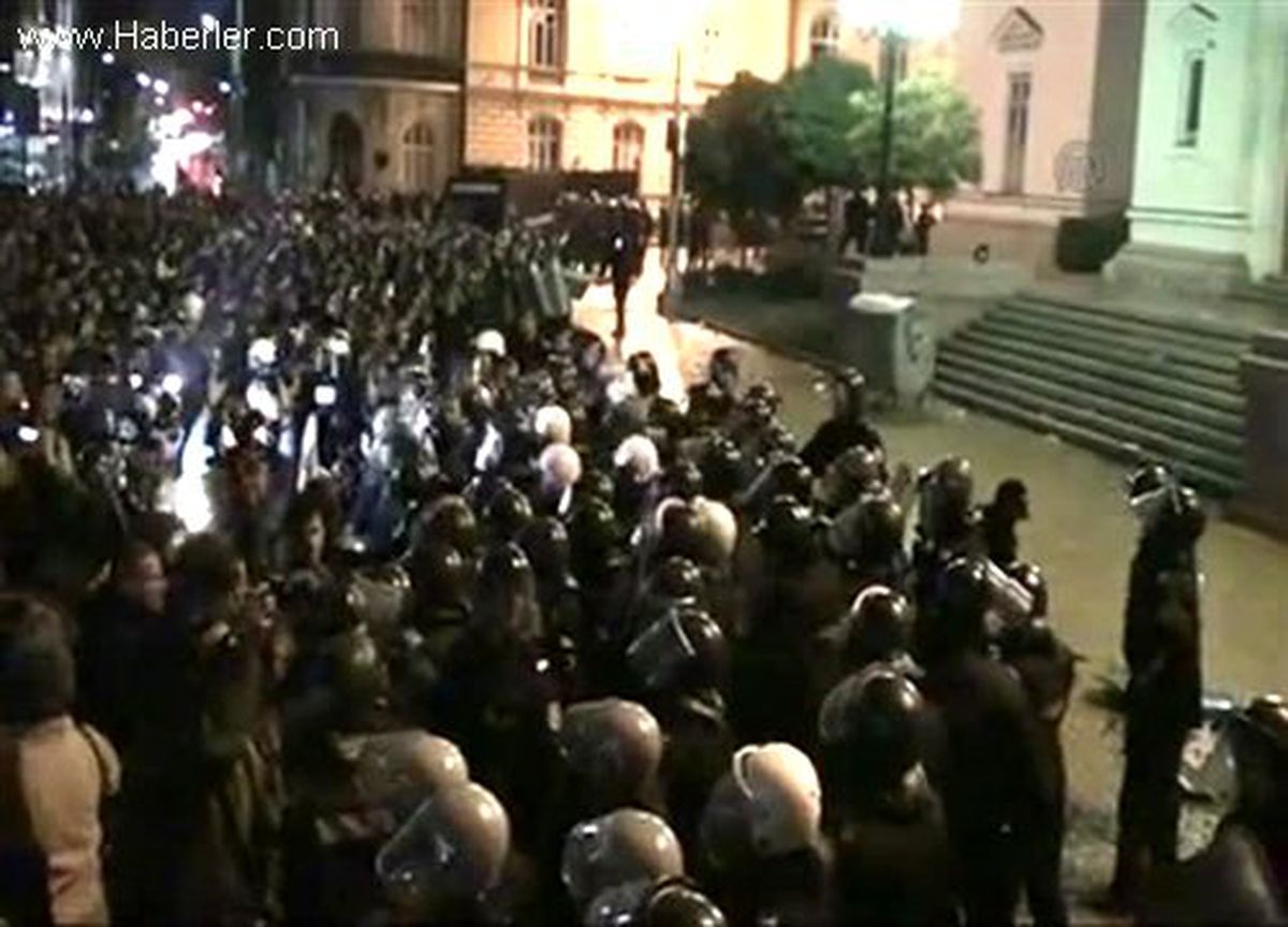 Bulgaristan\'da Üniversitelilerde Hükümeti Protesto Ediyor