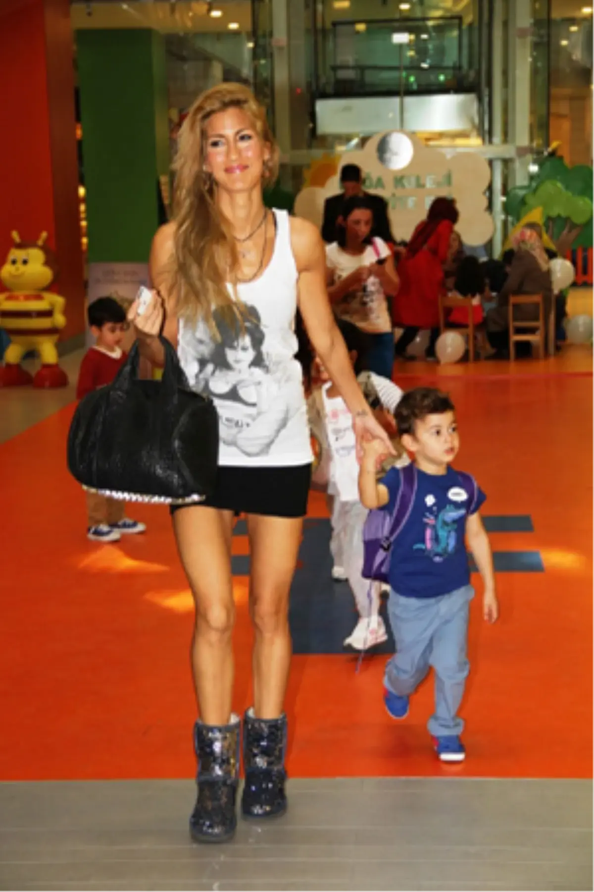 Çağla Şikel Oğluyla Resim Yaptı