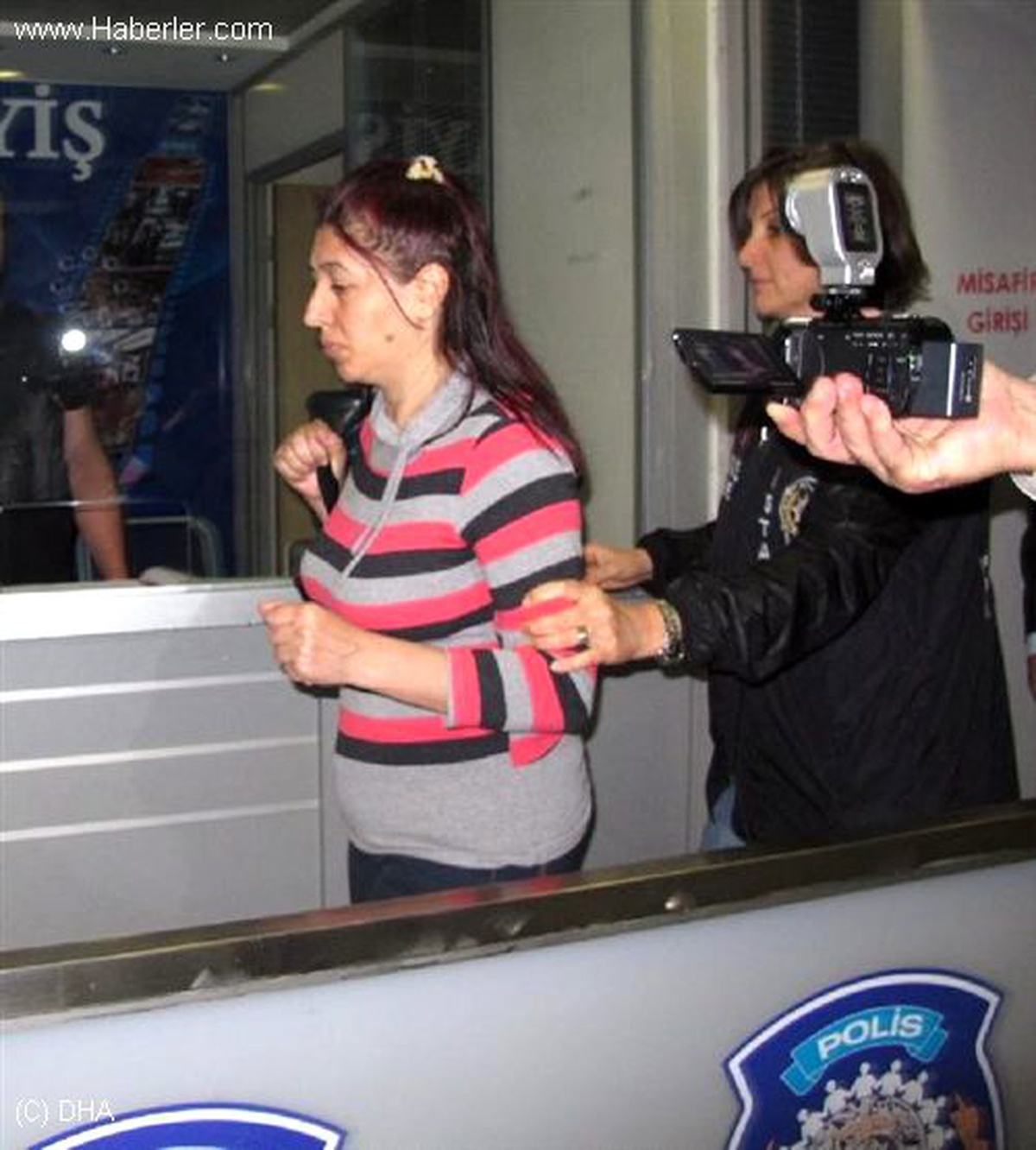 Canlı Yayında Gözaltına Alınan Sevda Asayiş Şubesine Getirildi