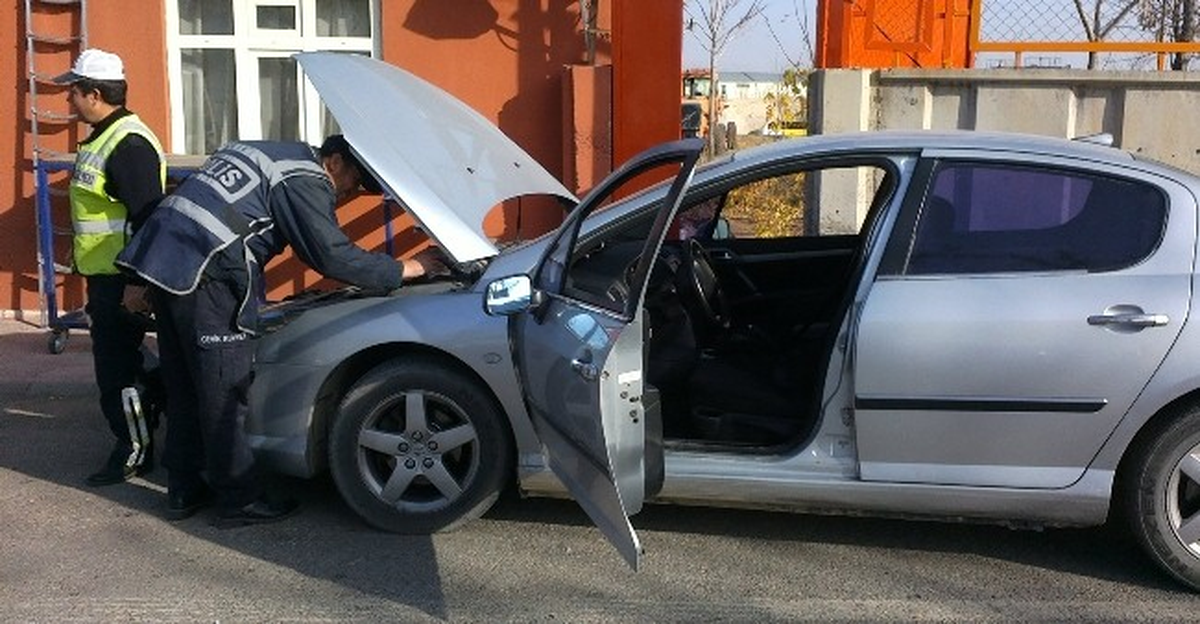 "Dur" İhtarına Uymayan Sürücü Emniyeti Alarma Geçirdi