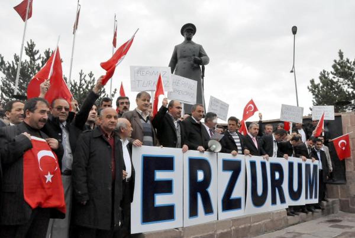 Erzurum\'da BDP Milletvekili Altan Tan\'a Tepki
