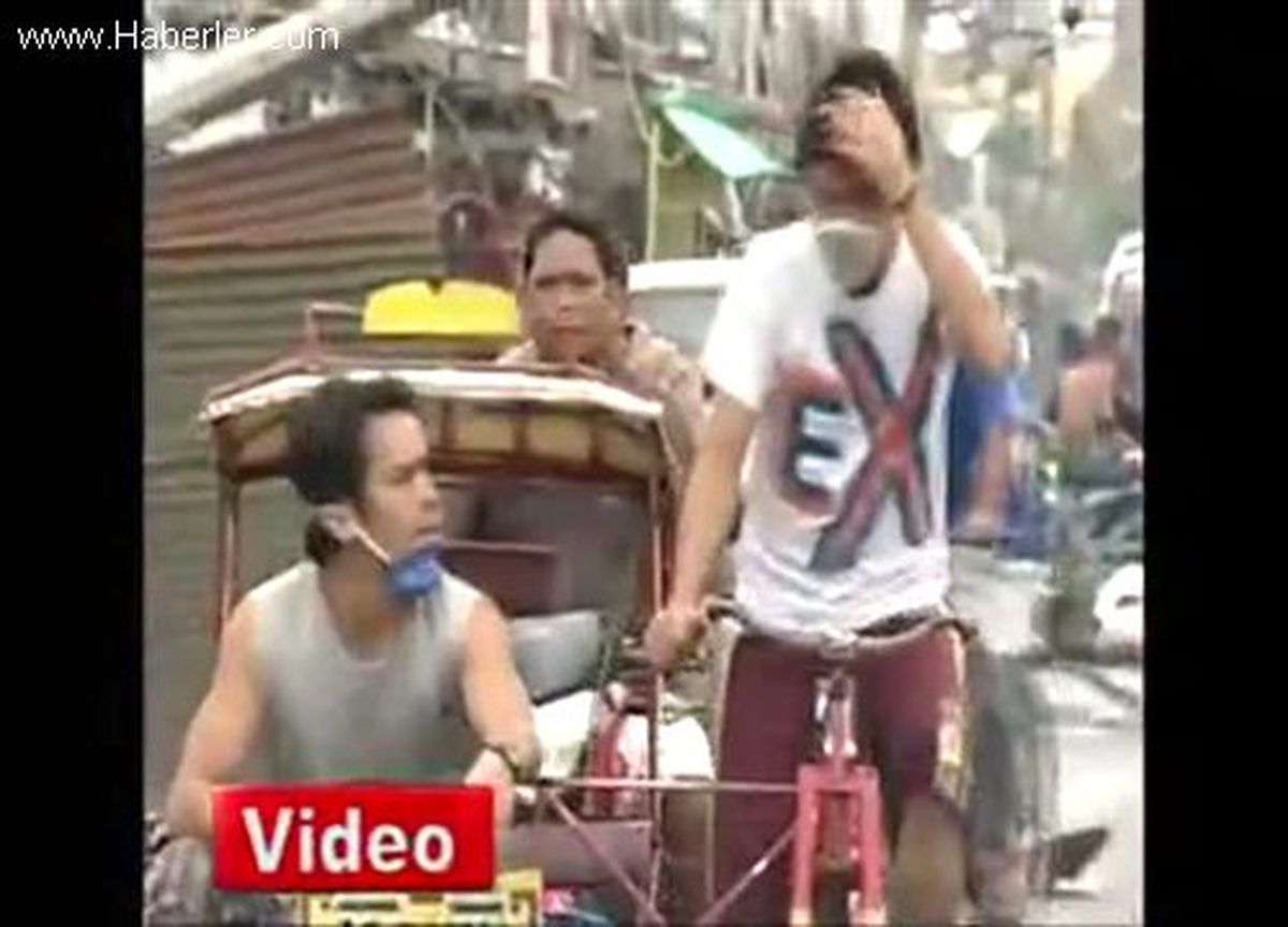 Filipinler\'e Yardım Akıyor