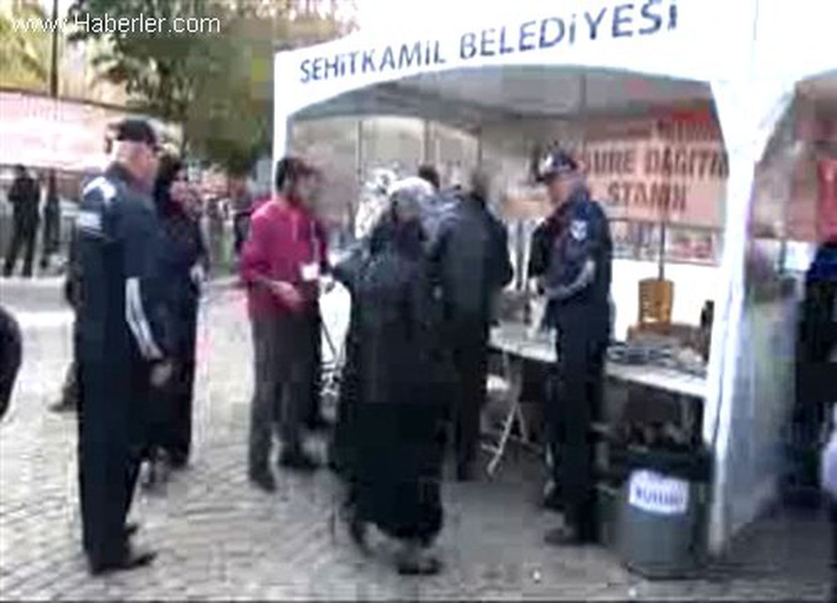 Gaziantep\'te 10 Bin Kişiye Aşure İkramı