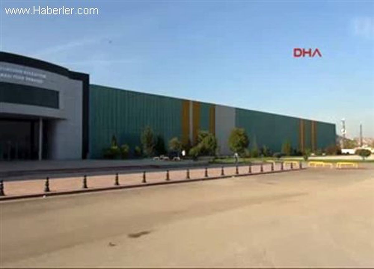 İzmit\'te Kızılay Deposu Soyuldu, 200 Bin Lira Değerinde Afet Çadırı Çalındı